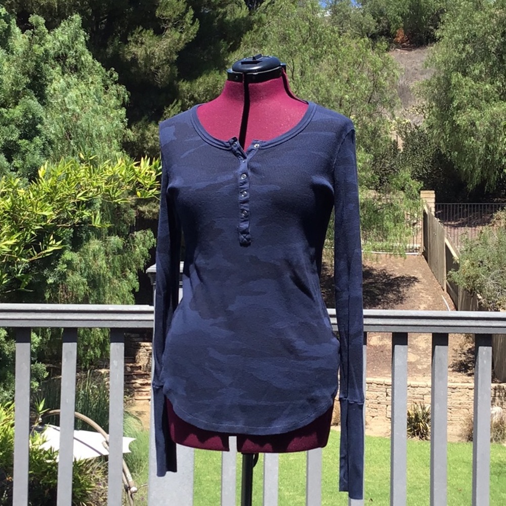 Splendid - Large Navy Camo Henley